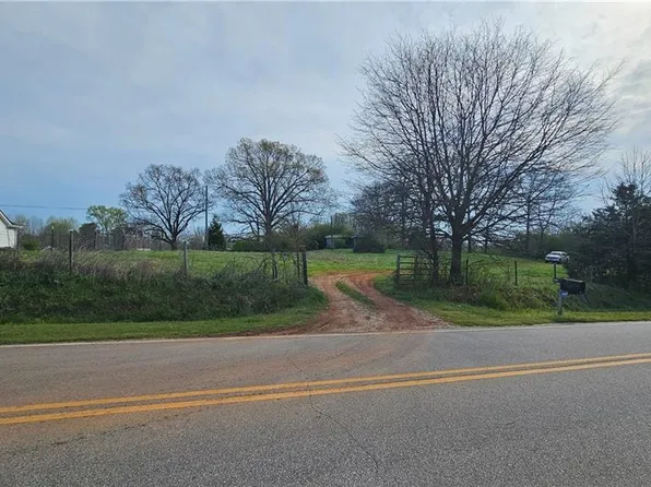 749 Chambers Rd #2, Commerce, GA 30530