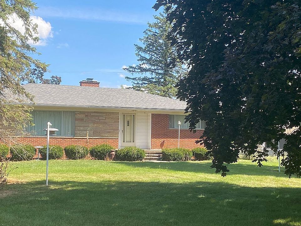 Spacious yard-3.8 acres