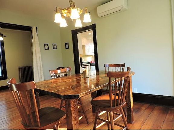 4th image of 452 Thomas Ave