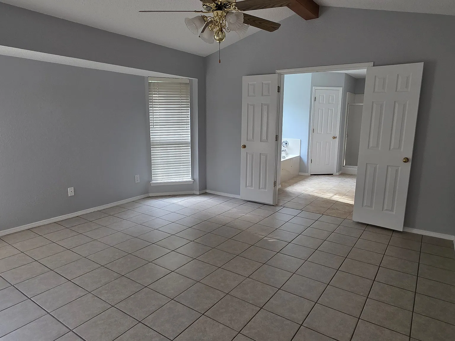3 bed, 1979 sqft, $1,900 — Photo 3