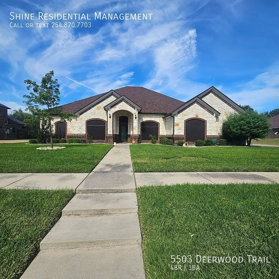 Gorgeous 4 bedroom home in well-kept area — Photo 1