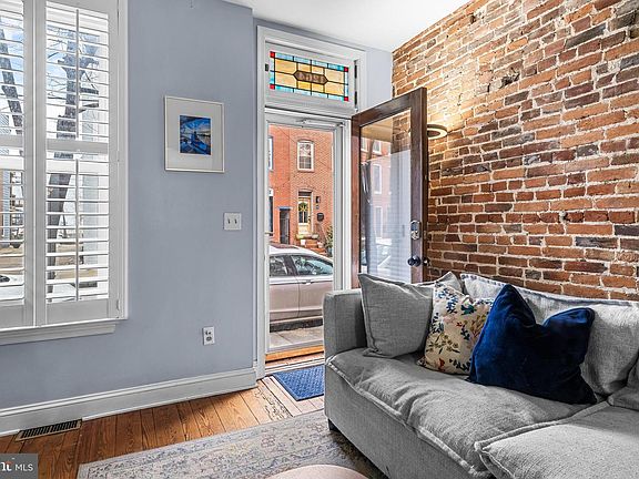 3rd image of 1264 Riverside Ave