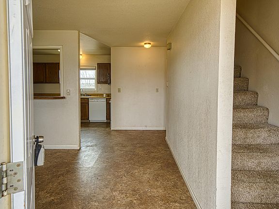 5th image of 3301 Crestline Cir