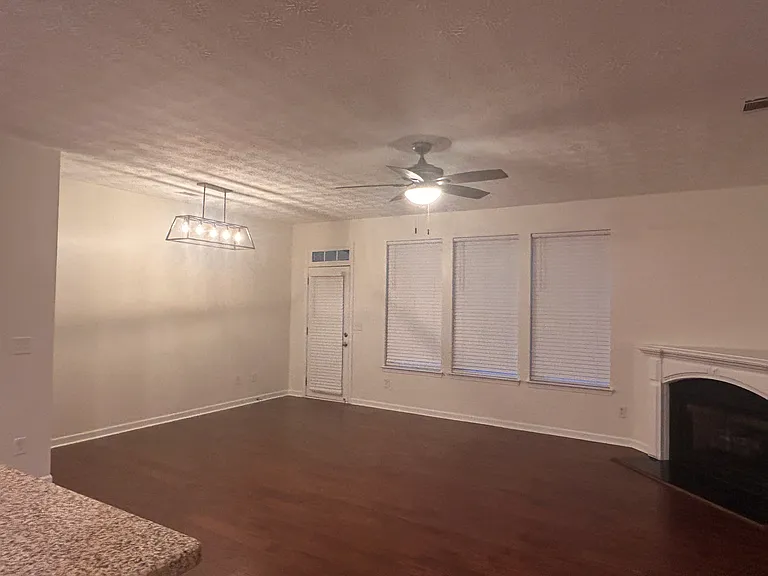 1501 Paramount Ln — Photo 11