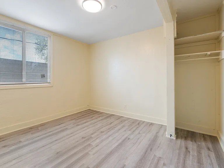 1647 E 6th St #B — Photo 15