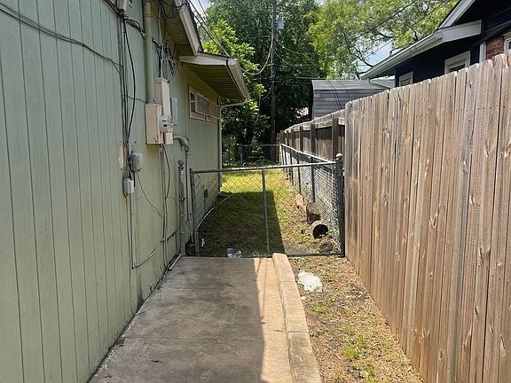 3rd image of 3378 W WOODLAWN AVE