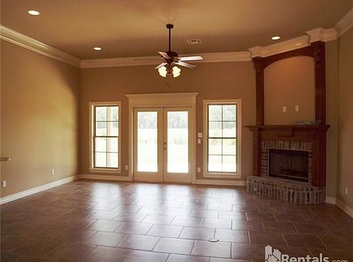 3rd image of 713 Saint Martin's Ln