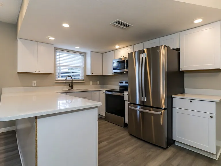 12909 Walnut Tree Ln — Photo 9