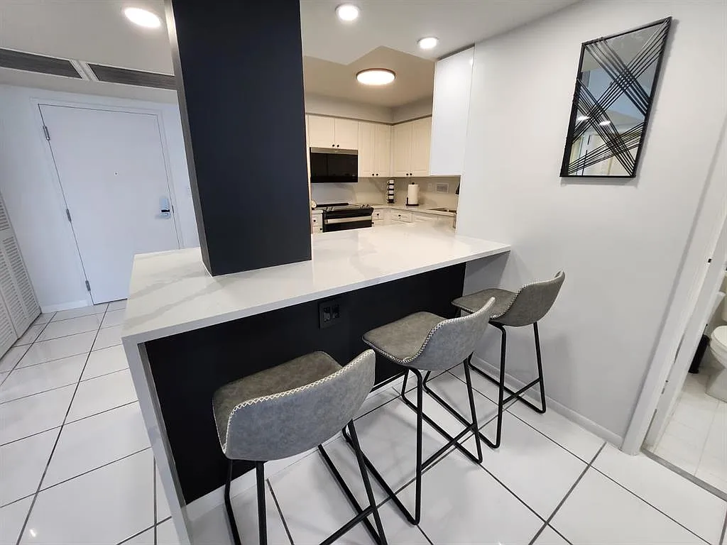 2 bed, 1180 sqft, $8,750 — Photo 4