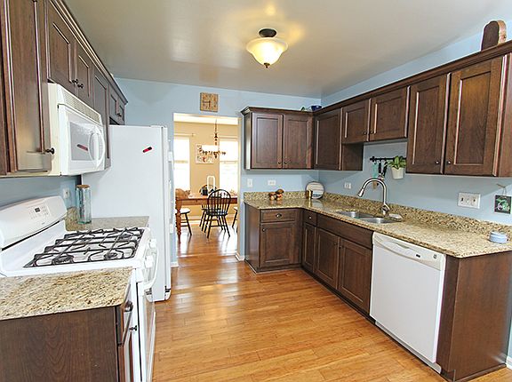 4th image of 11596 Centennial Ave