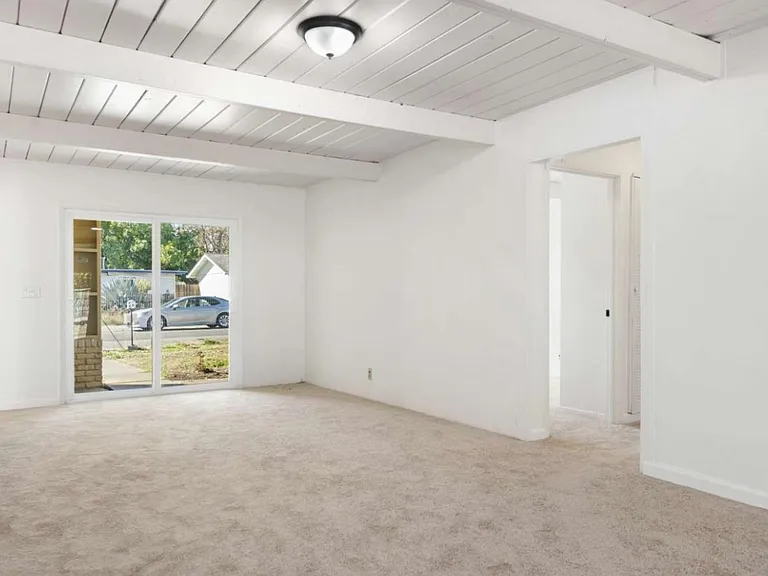 1024 Tyler St — Photo 13