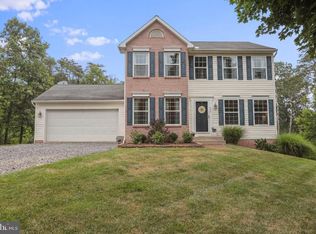 466 Pine Acres Ln, Berkeley Springs, WV 25411