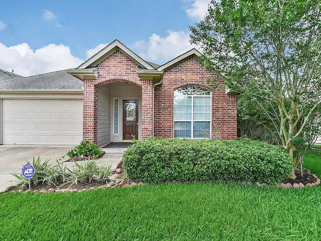 3 bed, 2.0 bath, 2325 sqft, $2,200 — Photo 1
