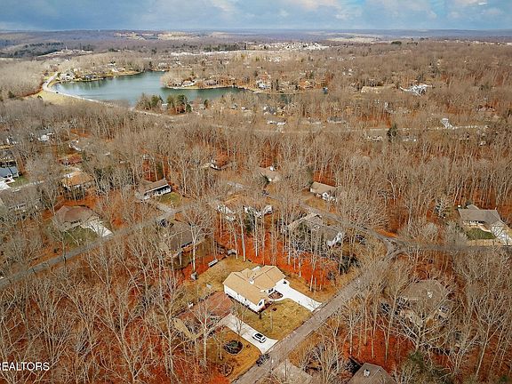 5th image of 110 Friar Ln