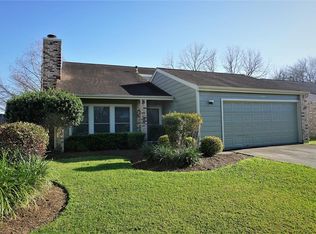 446 El Toro Ln, Webster, TX 77598