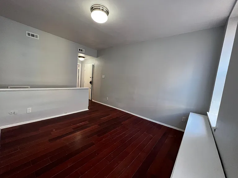 252 S 10th St #1F — Photo 4