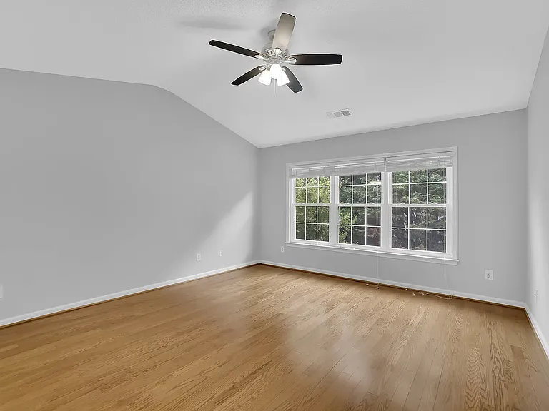 440 Chippenham Ct — Photo 17