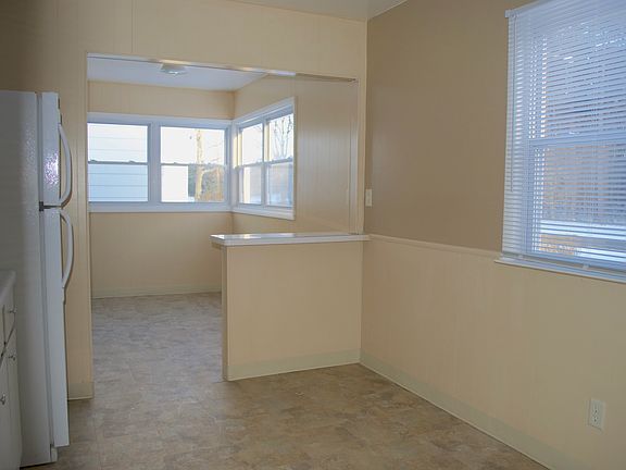 5th image of 393 W Grace St
