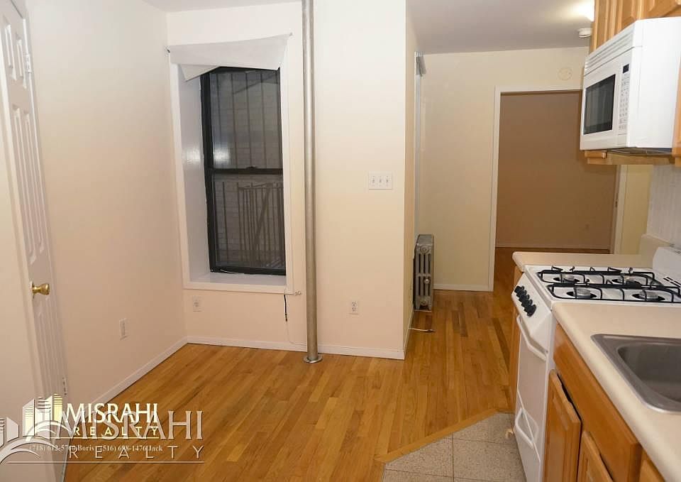 2nd image of 168 Rivington St APT C