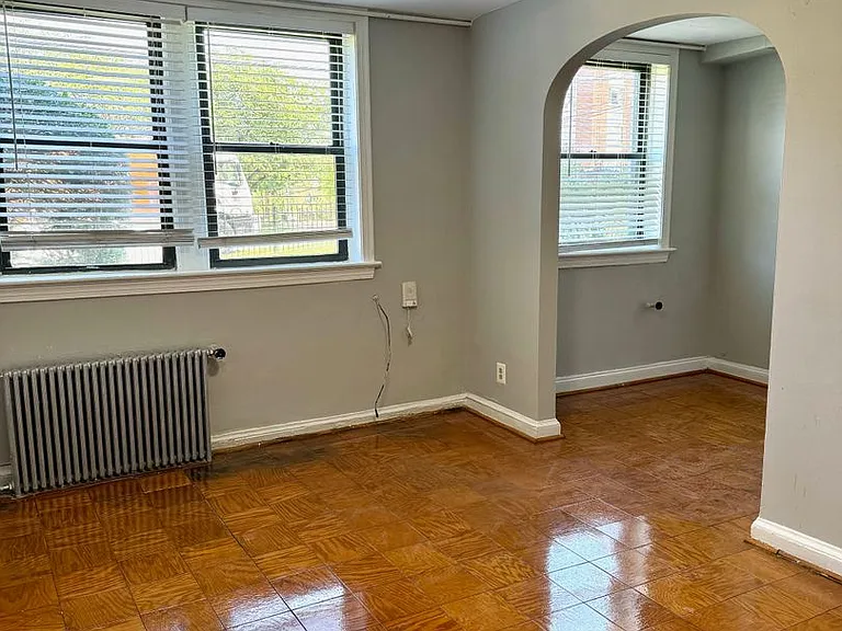 1035 Perry St NE — Photo 3