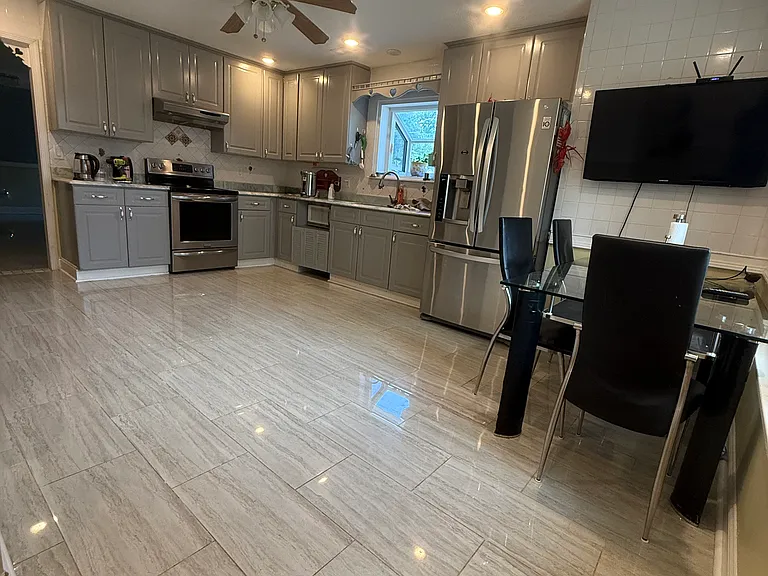 8721 Kismet Dr — Photo 2