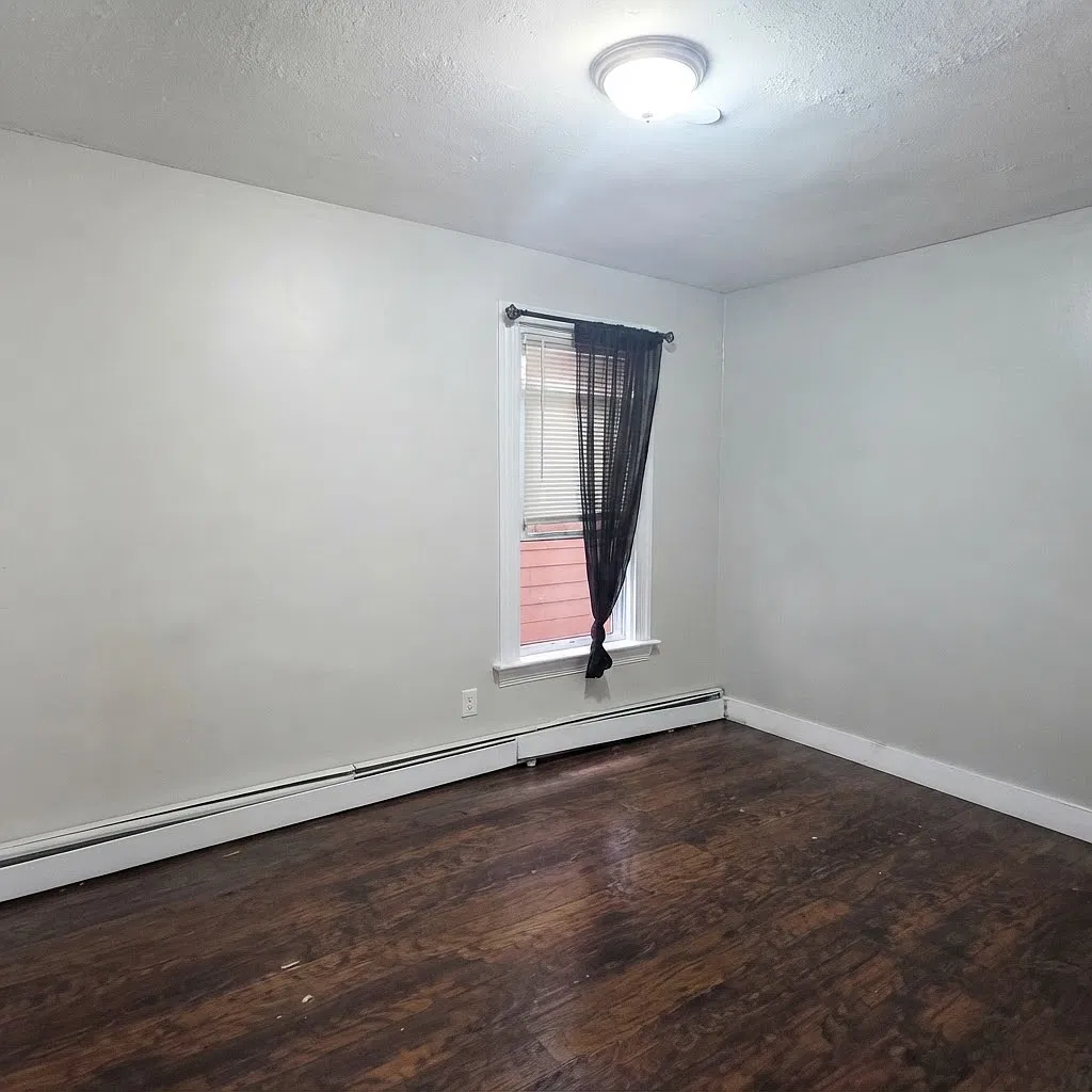 5 bed, 1796 sqft, $2,400 — Photo 3