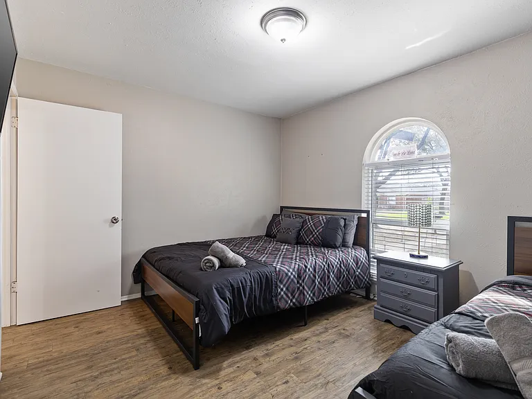909 Arbor Downs Dr — Photo 23