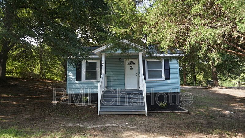 1st image of 1204 Essex Ave