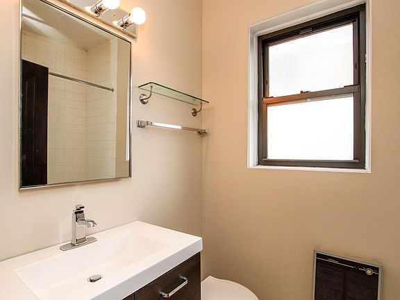 5th image of 3751 N Marshfield Ave