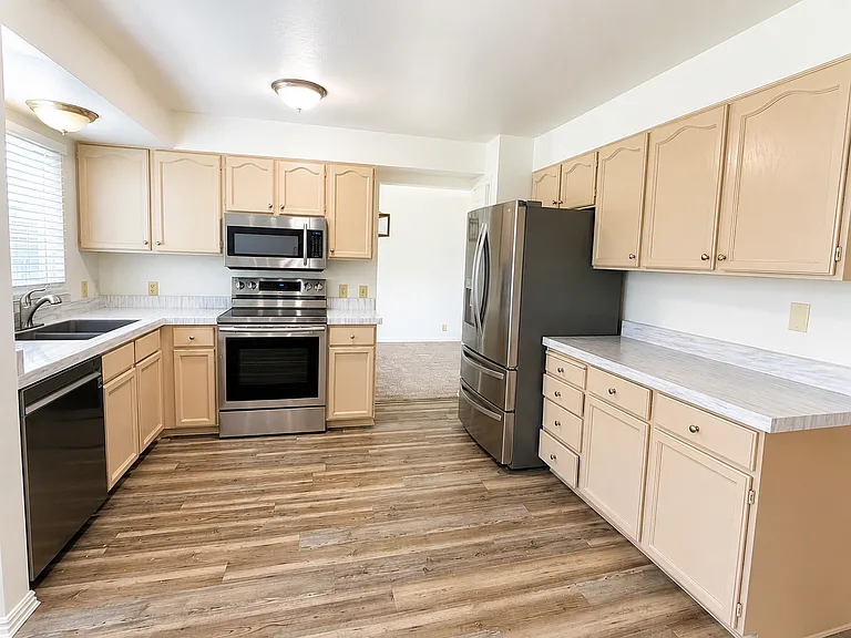 1564 E Hidden Valley Dr — Photo 8