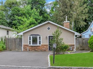 30 Harding Rd, Ronkonkoma, NY 11779