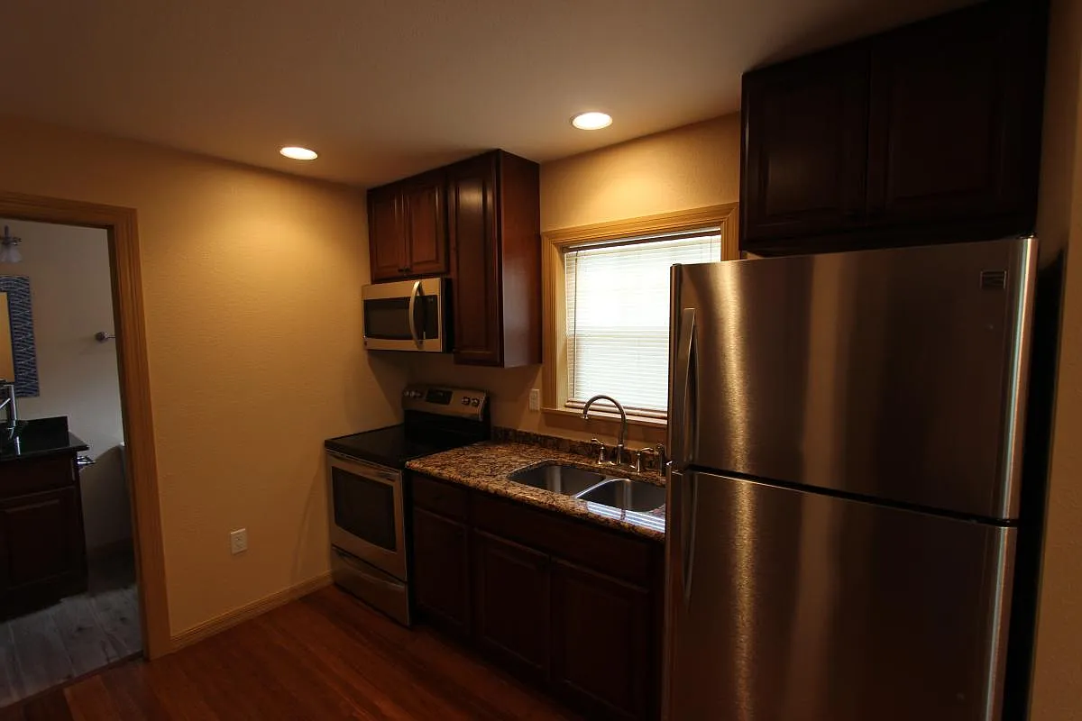 1 bed, 600 sqft, $1,950 — Photo 3
