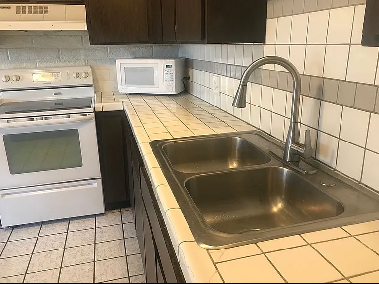 1781 E Missouri St — Photo 13