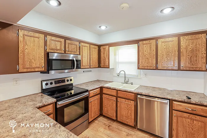 9732 NW Overhill Dr — Photo 5