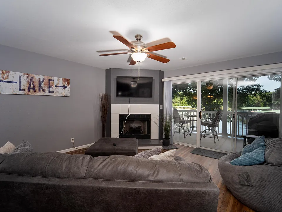 4800 Eagleview Dr #212