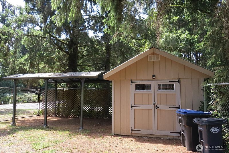 3rd image of 770 Duck Lake Drive SE