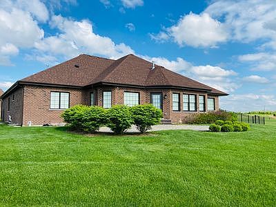 2nd image of 15664 Jeanne Ln