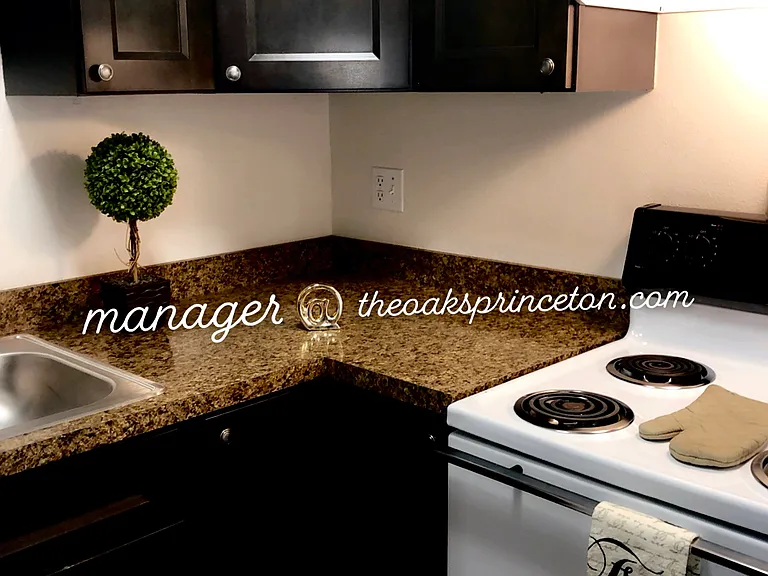 The Oaks Apartments — Photo 22