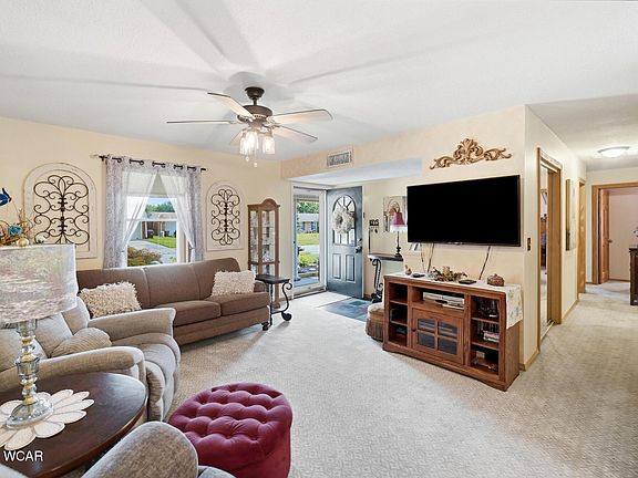 5th image of 1687 Rebecca Dr