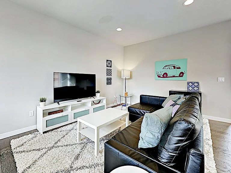 2806 S Charles St #D — Photo 9