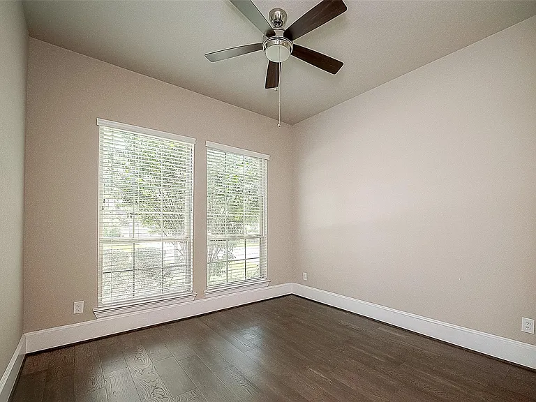 115 N Winter Sunrise Cir — Photo 32