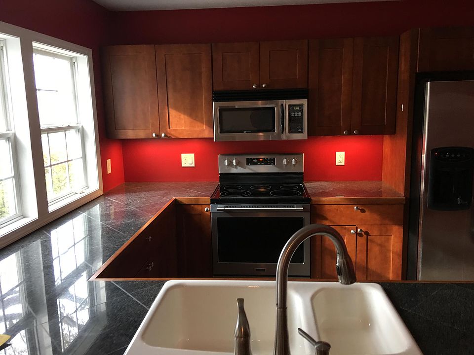 1st image of 827 Lee St