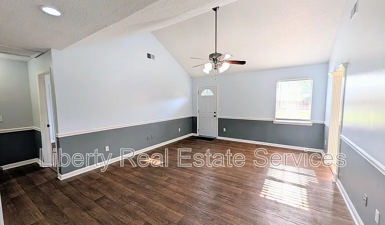 1801 Dunlevie Rd — Photo 2