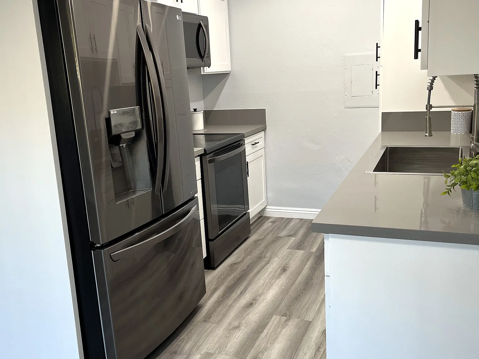 Vista Hills Apartments — Photo 3