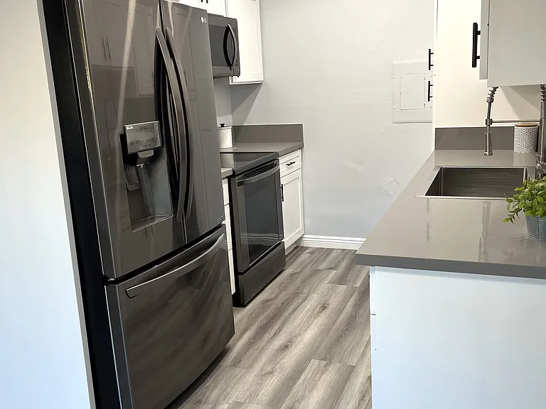 Vista Hills Apartments — Photo 3