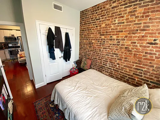 Rented by Realty 2000 Corp | media 25