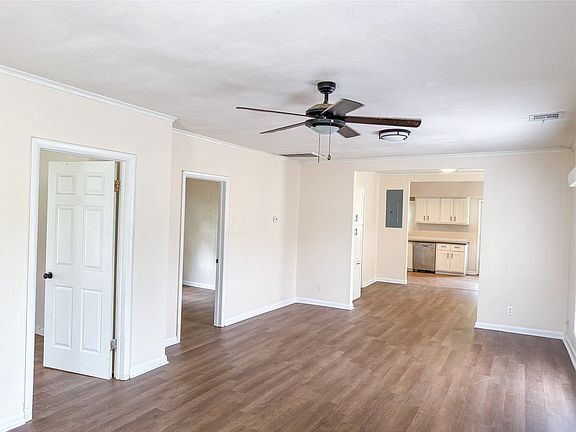 4th image of 1563 S Oak Ave