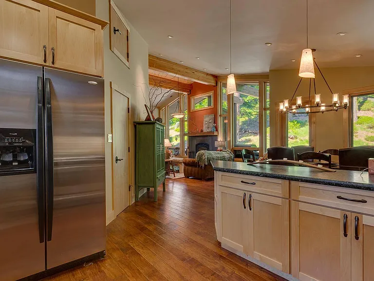 365 Fairway Dr — Photo 9