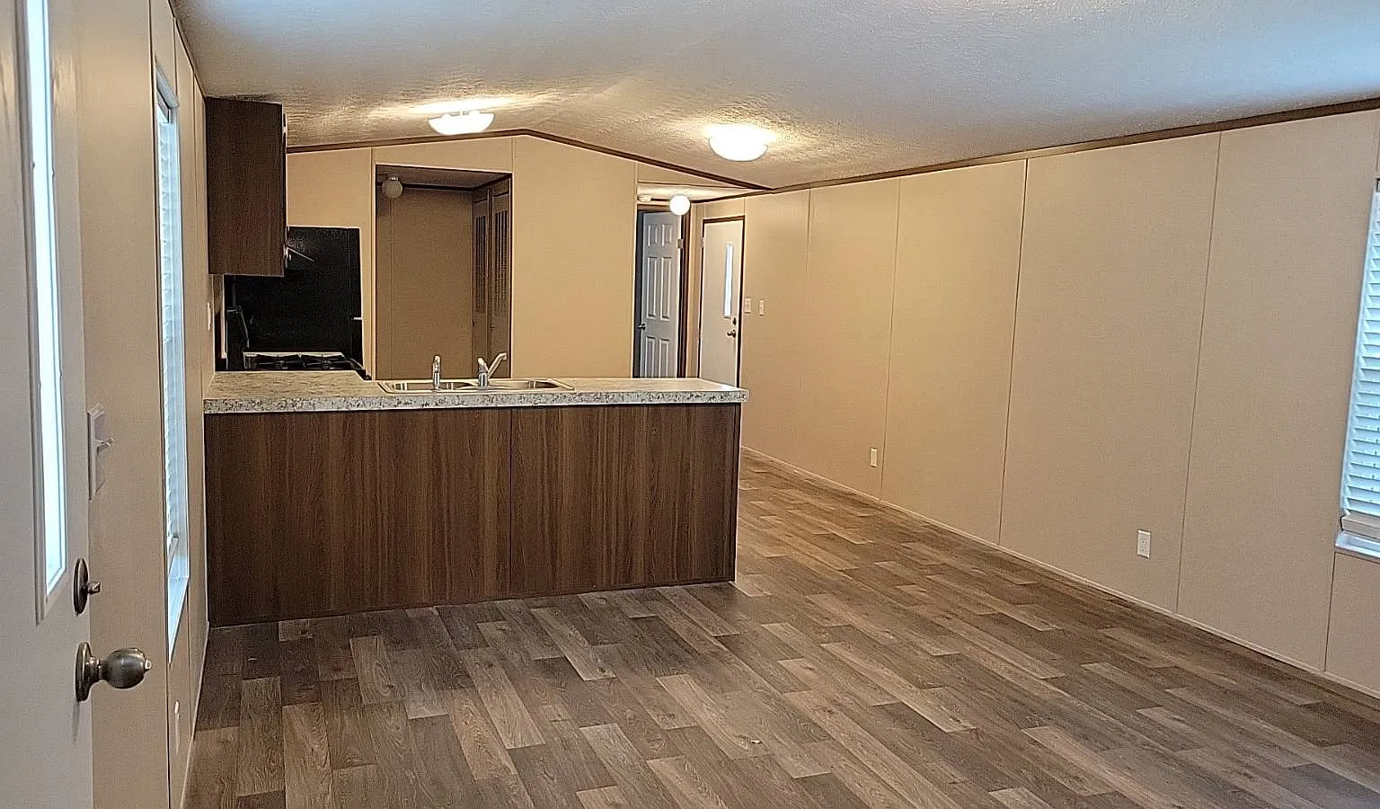 4 bed, 2.0 bath, $1,295 — Photo 2