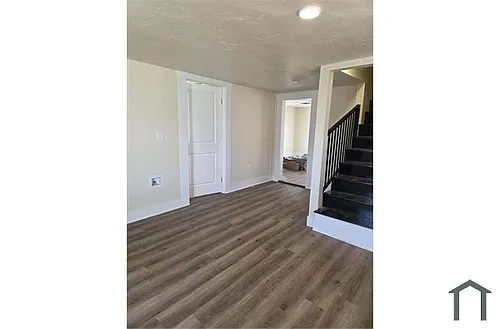 415 W Oakland St Photo 1